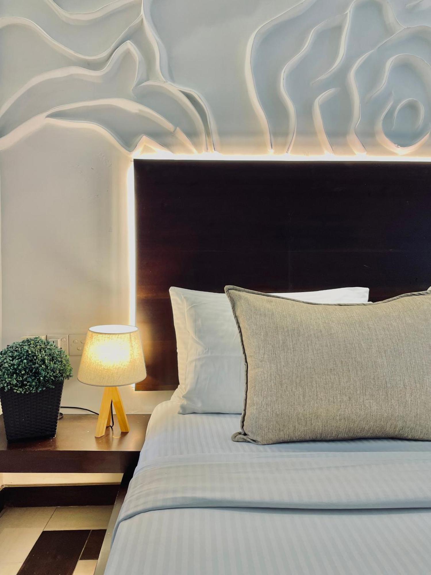 8 Plus Motels Negombo Eksteriør bilde