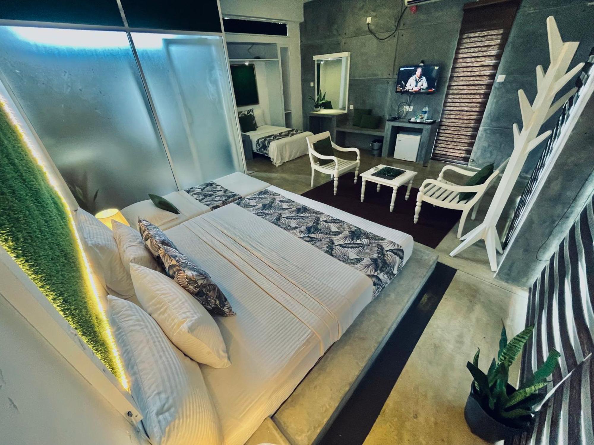 8 Plus Motels Negombo Eksteriør bilde