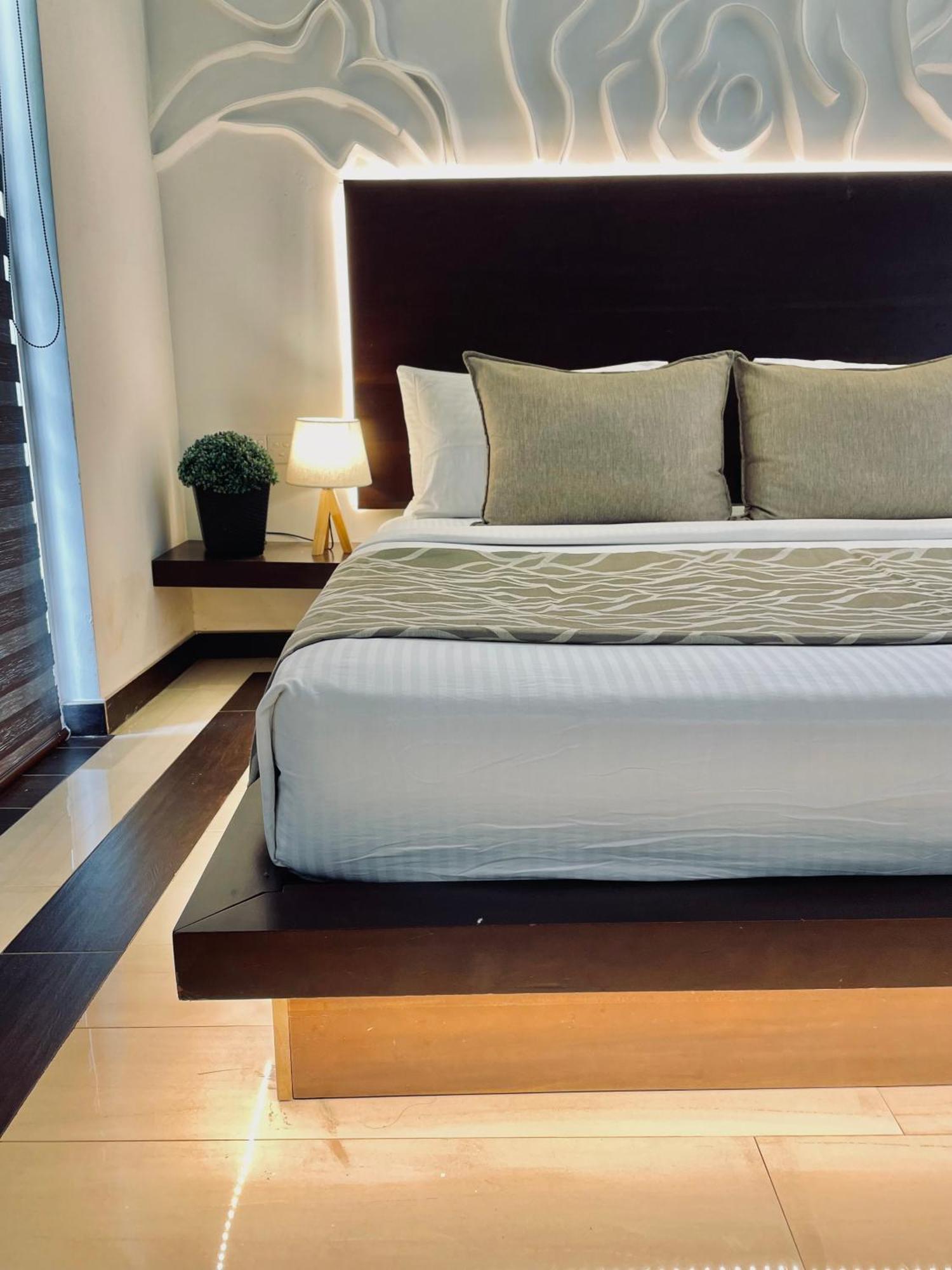 8 Plus Motels Negombo Eksteriør bilde